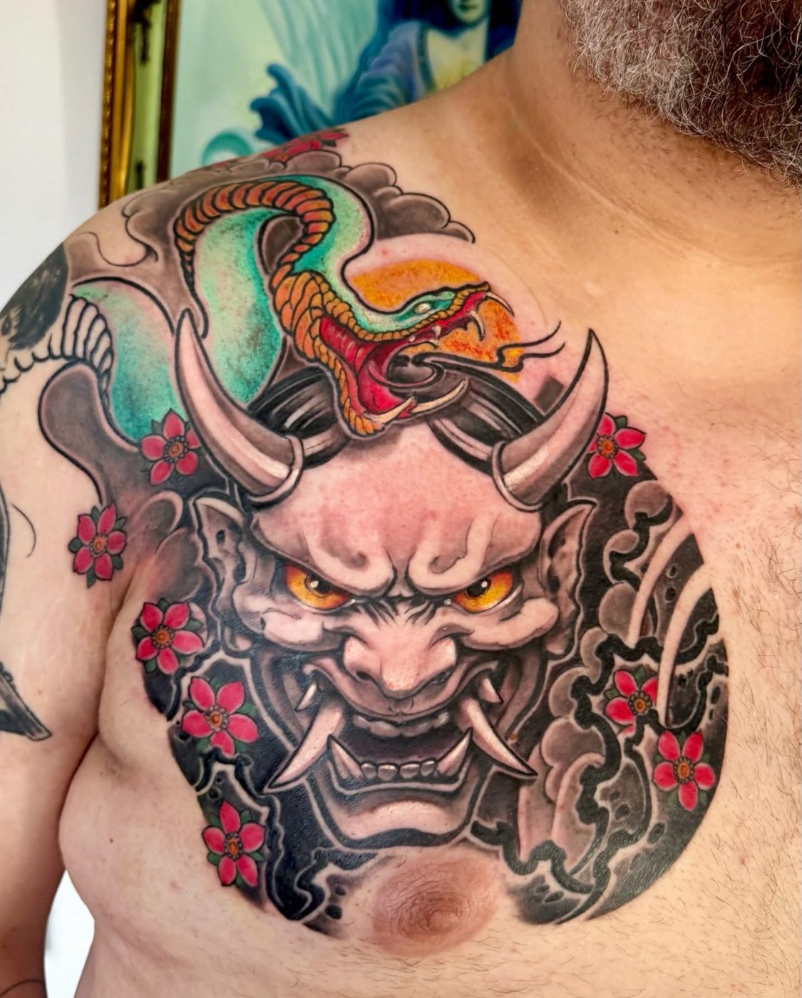 Hannya-Maske mit Schlange auf der Brust